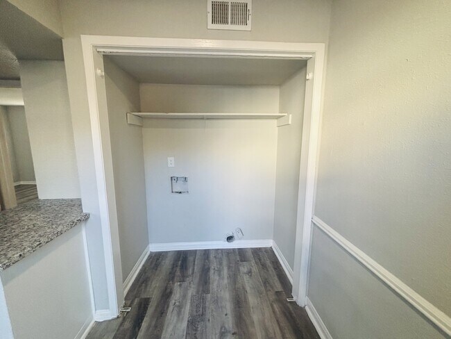 Building Photo - 6200 W Tidwell Rd