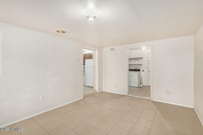 Building Photo - 516 W 9th St