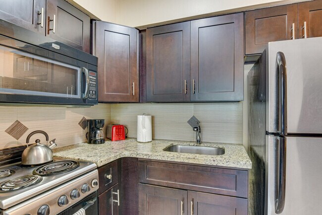 Building Photo - 412 NE 4th Ave