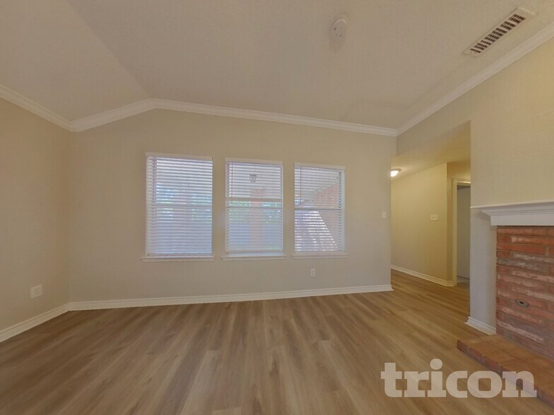 Building Photo - 143 Redbud Dr