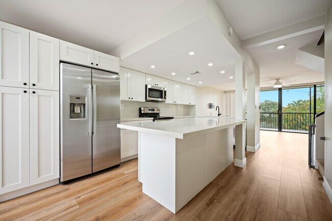 Building Photo - 2800 SW 87th Ave