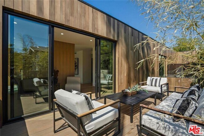 Building Photo - 4939 Petit Ave