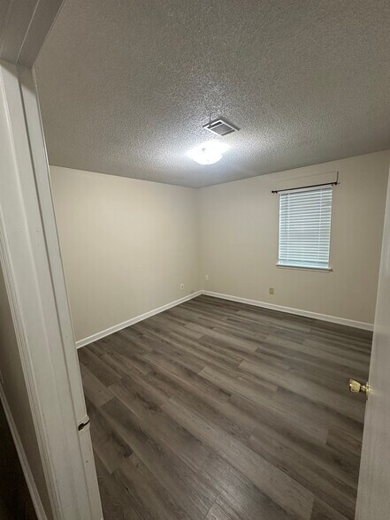 Building Photo - 104 Samarya Ln