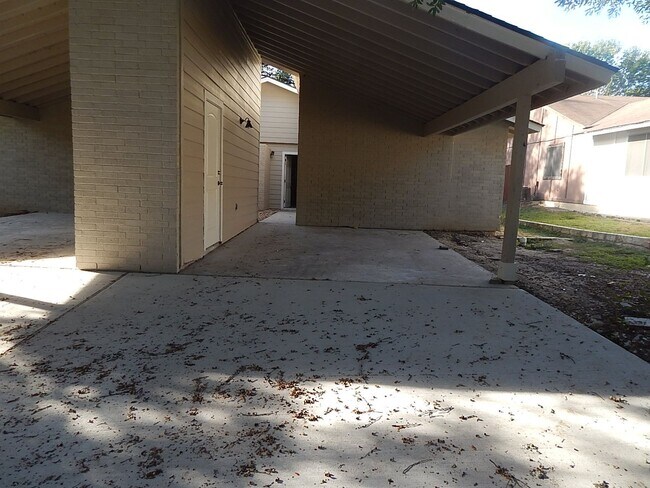 Building Photo - 2408 Burleson Ct