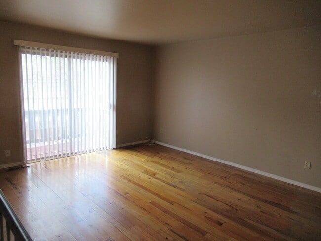 Building Photo - 221 Columbia Rd