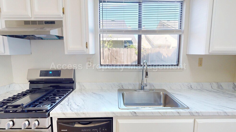 Building Photo - 1535 Springville Way