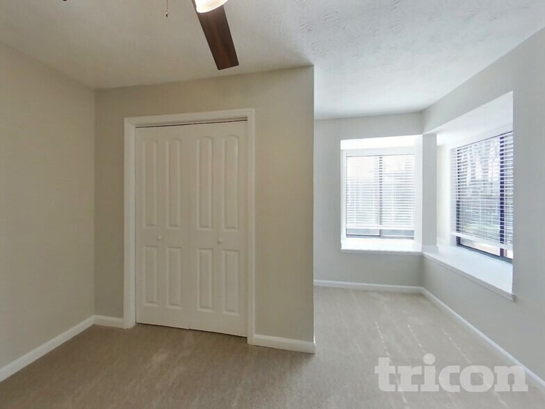 Building Photo - 718 Post Rd Ln