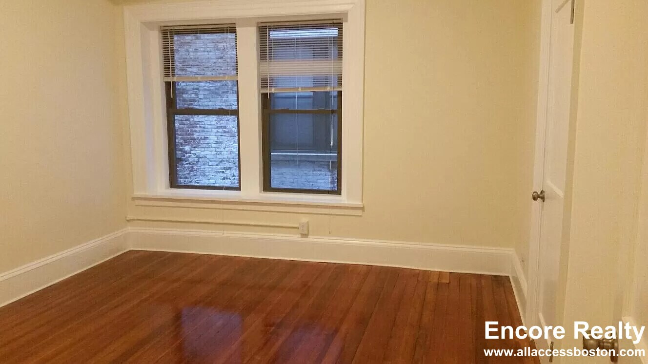 Building Photo - 1463 Beacon St