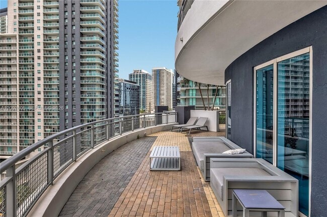 Building Photo - 60 SW 13th St