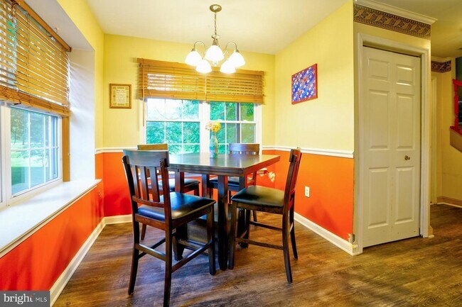 Building Photo - 111 Honey Locust Ct