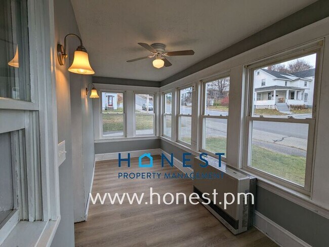 Building Photo - 36 Monroe St