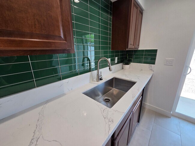 Building Photo - Completely Remodeled 2 Bed | 2 Bath Apartment in the Heart of Old Town Scottsdale