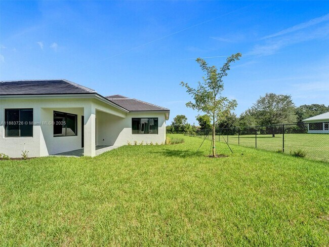Building Photo - 5736 SW 104th Terrace