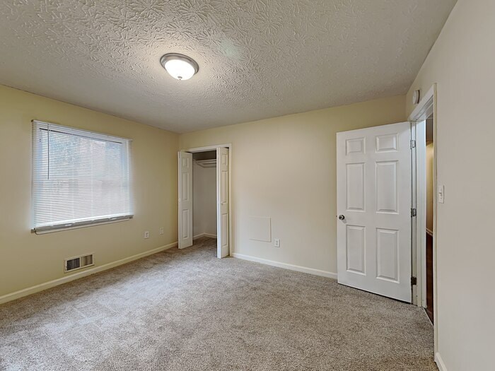 Building Photo - 756 Four Winds Ln