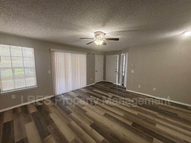 Building Photo - 5148 Park Central Dr