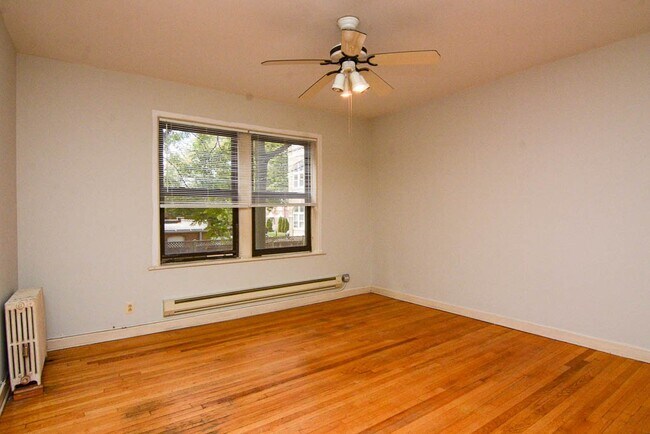 Building Photo - 1055 W George St