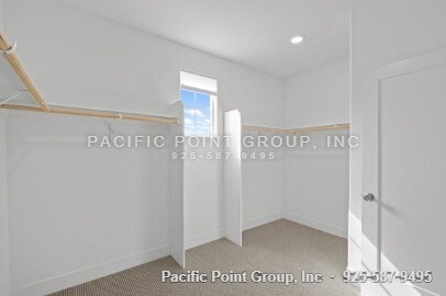 Building Photo - 285 Bear Creek Dr