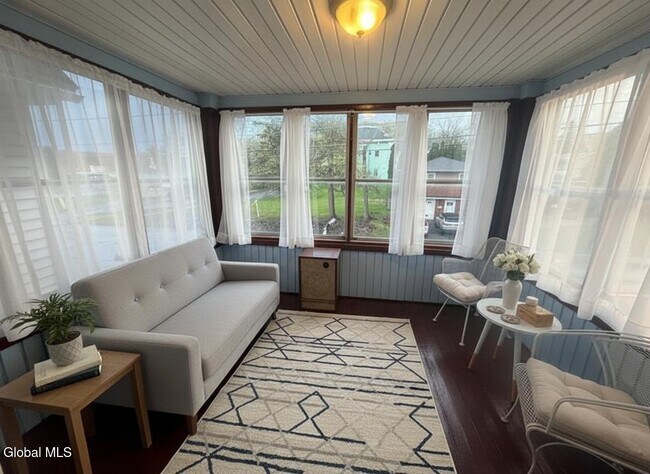 Building Photo - 603 1st St