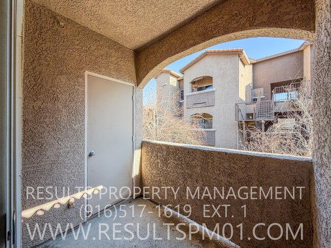 Building Photo - 1 Bed 1 Bath Roseville Condo with Attached Garage