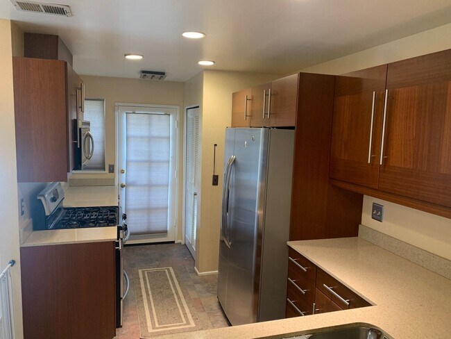 Building Photo - 1 Bedroom + Loft  + Office/Den Condo in Va...