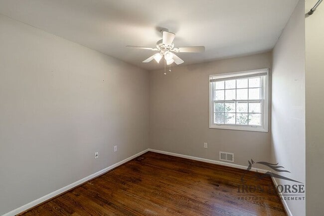 Building Photo - 190 Brentwood Dr