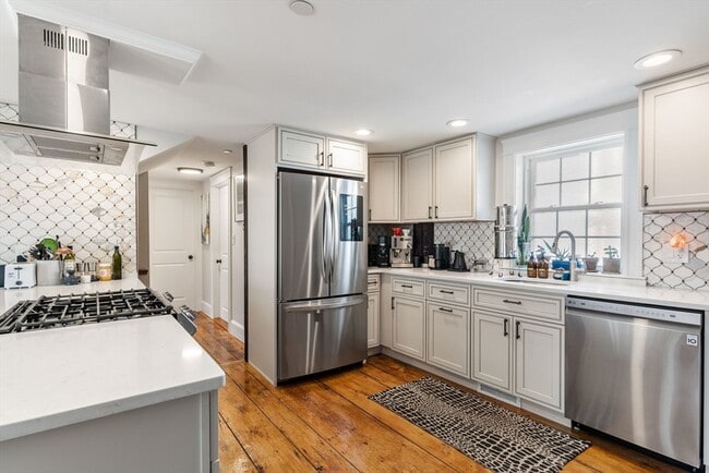 Building Photo - 8 Osborne St