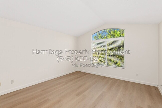 Building Photo - 51 Avanzare
