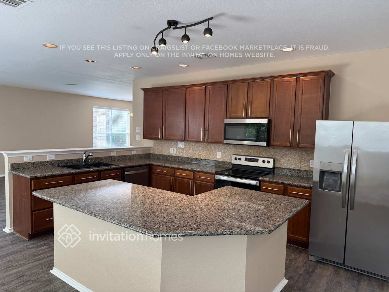 Building Photo - 8441 Shallow Creek Dr