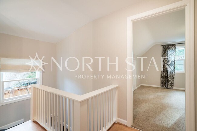 Building Photo - Newly Remodeled Lake Oswego Cottage With Lake Access.