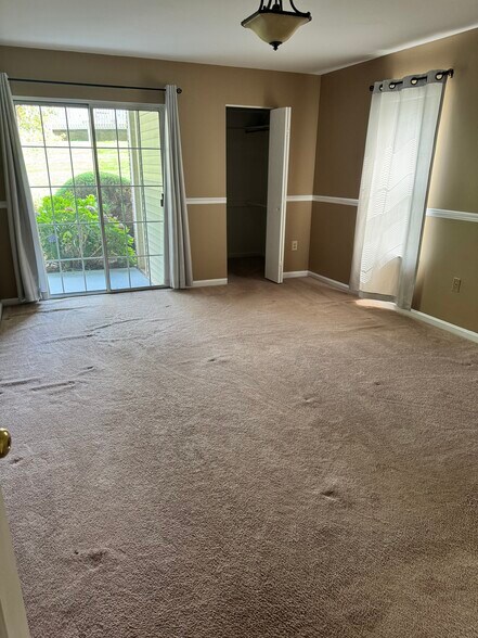 Primary bedroom with covered patio access - 416 Westridge Dr