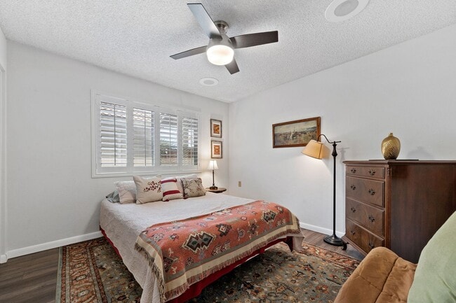 Building Photo - This beautifully appointed 3-bedroom, 2-bathroom condo seasonal rental Located in Leisure World A...