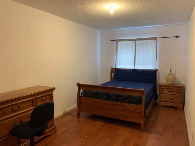 Building Photo - 1425 NW 36th Way