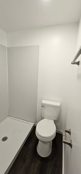 Building Photo - 10716 Bennington Ave