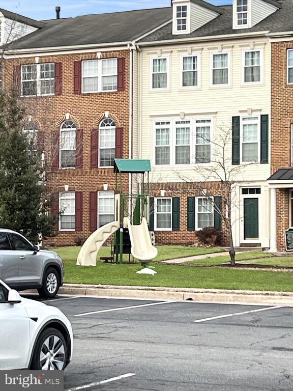 Building Photo - 44259 Huron Terrace