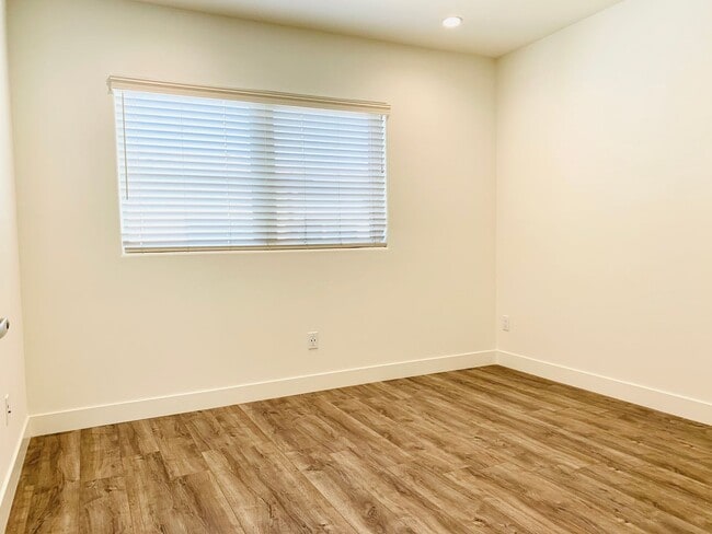 Building Photo - LIVE BY THE BEACH! LUXURY PACIFIC BEACH 3-...