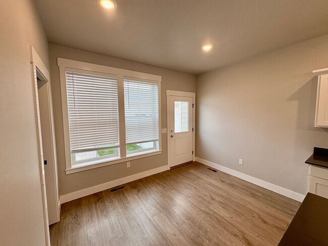 Building Photo - 2 Bedroom 2.5 Bathroom Duplex in the Annaf...