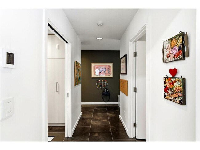Building Photo - 20650 Bayview Ct