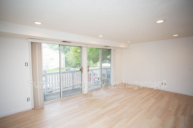Building Photo - 142 Kenwood Dr