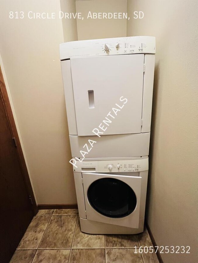 Building Photo - 214 S Kline St