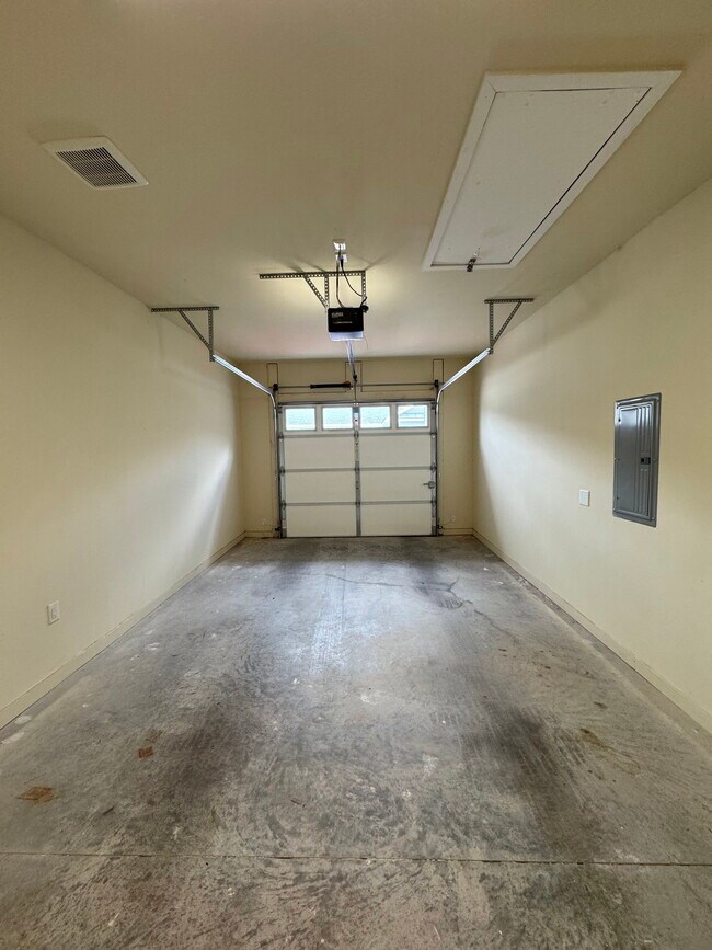 Building Photo - 10216 Greenland Pk Dr