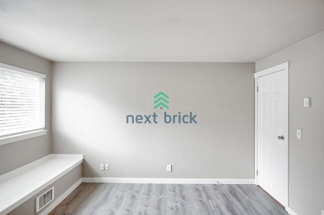 Building Photo - Discover Your New Home at Juanita Beach Esplanade!