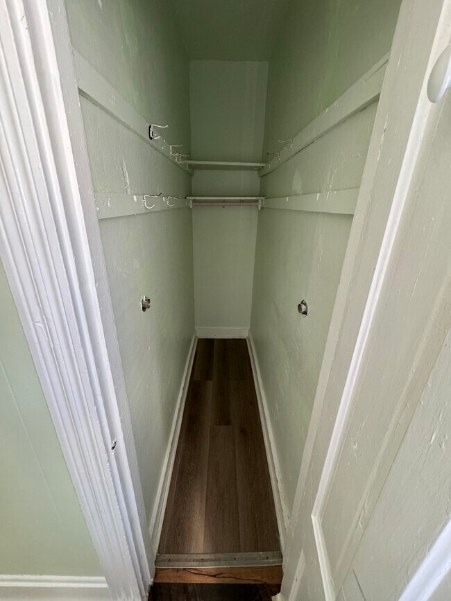 Building Photo - 518 Privilege St