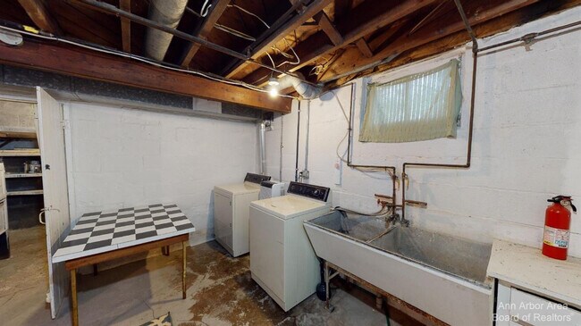 Building Photo - 1705 Jackson Ave