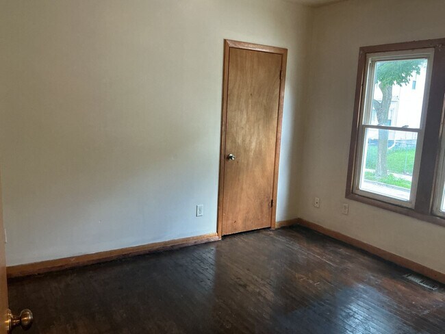 Building Photo - 3133 W Clybourn St