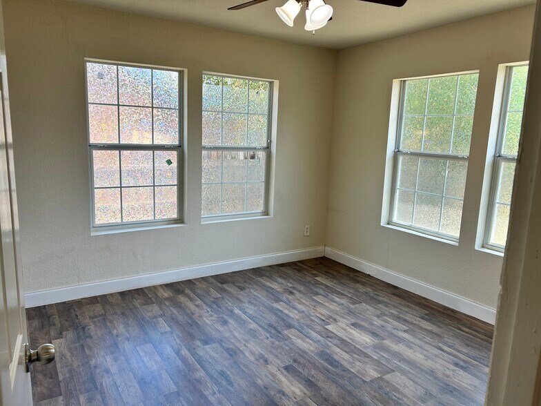 Building Photo - 106 Southway Dr
