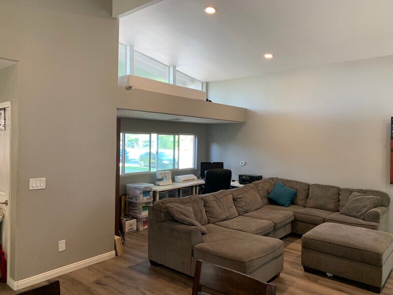 Building Photo - 2751 Tigertail Dr