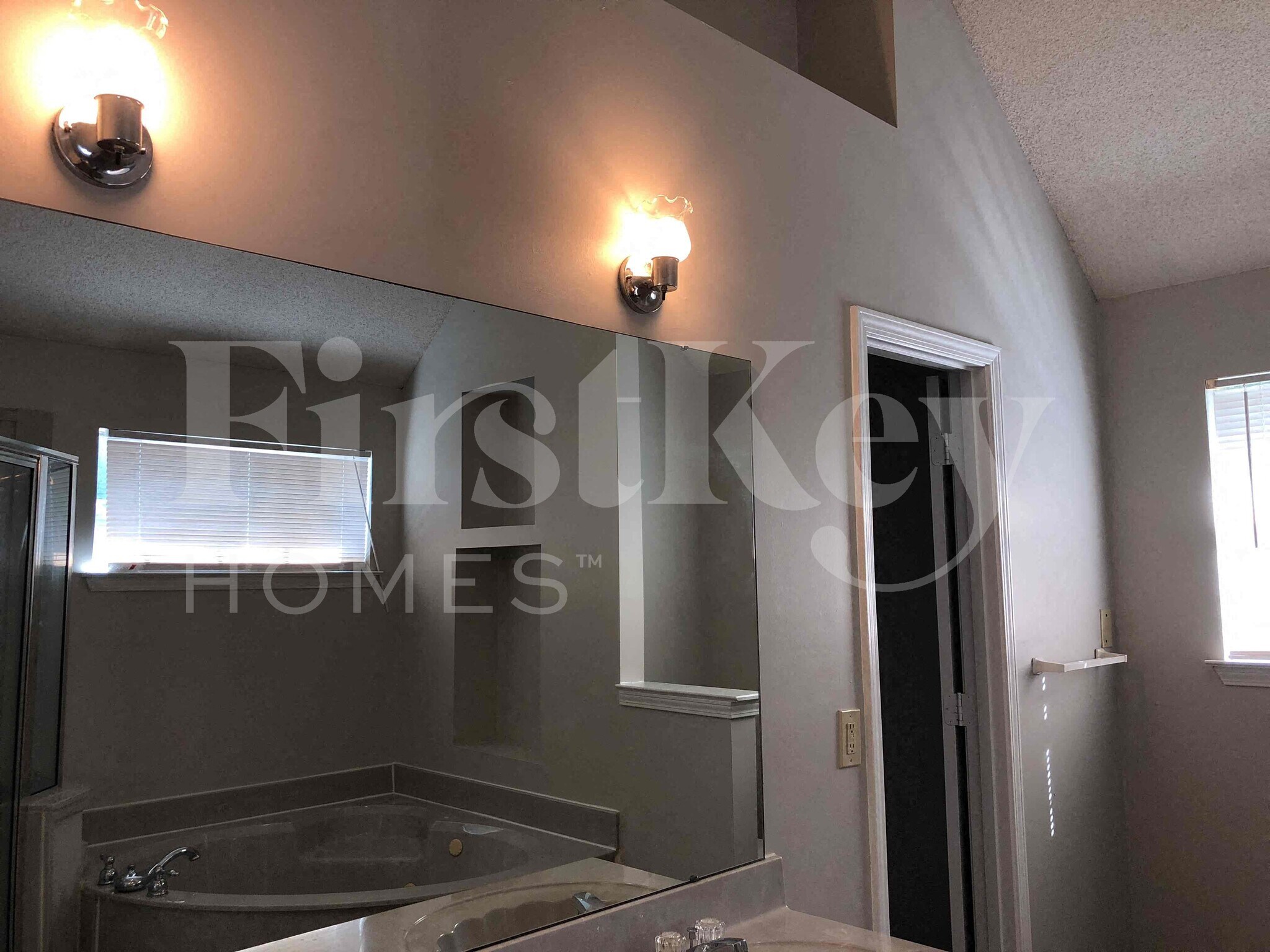 Building Photo - 3770 Richbrook Dr