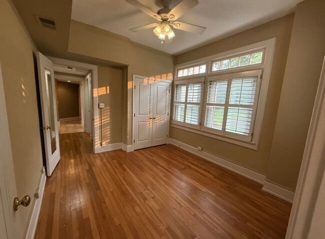 Building Photo - Gorgeous condo located in Summerville Clos...