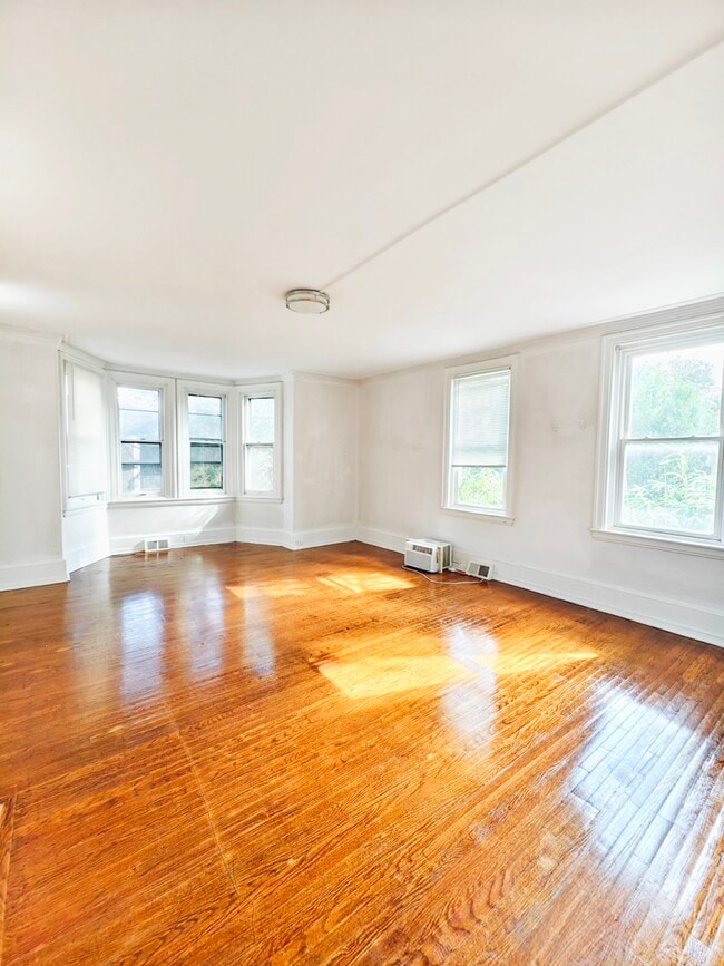 Building Photo - 413 N 33rd St