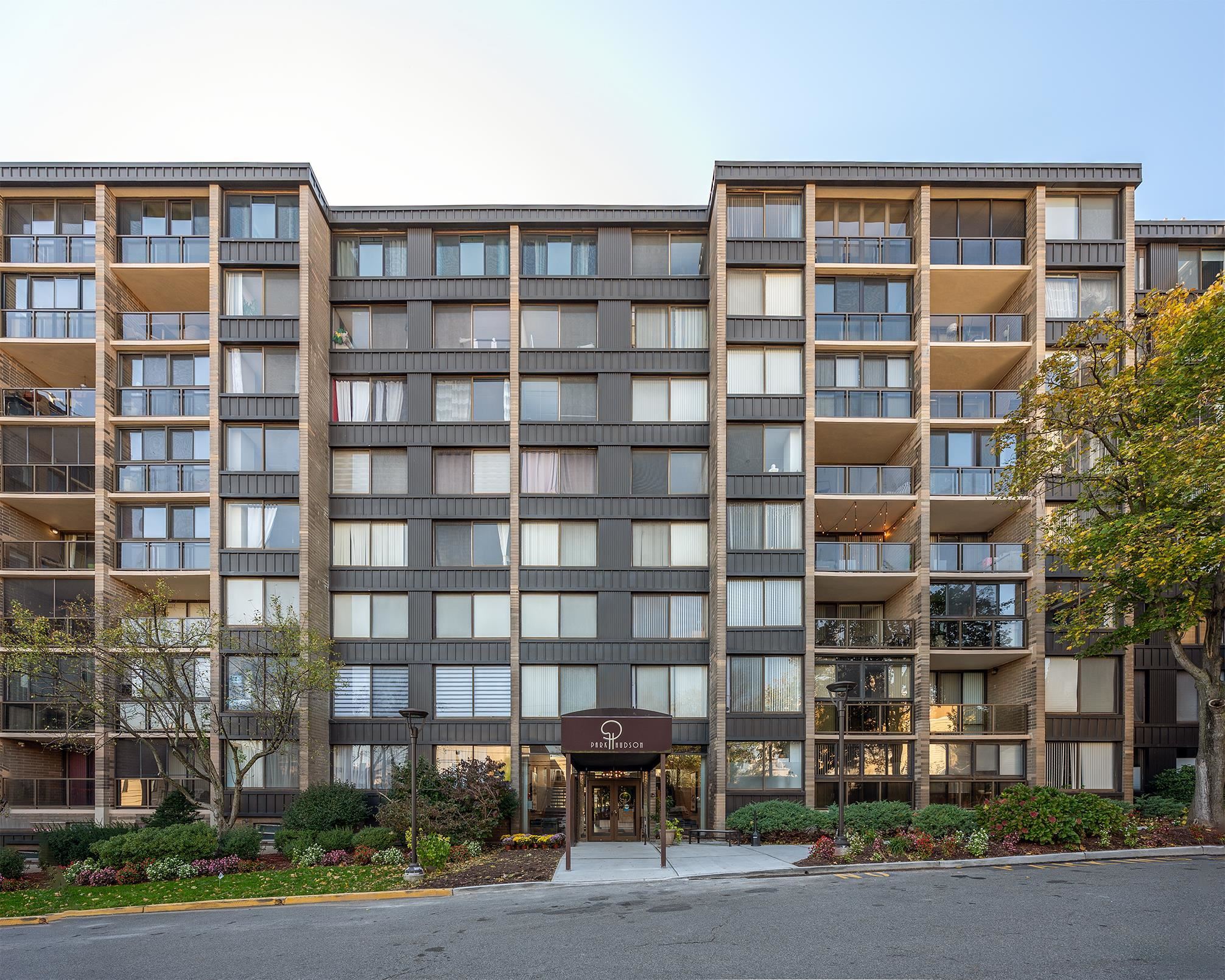 Building Photo - 9060 Palisade Ave